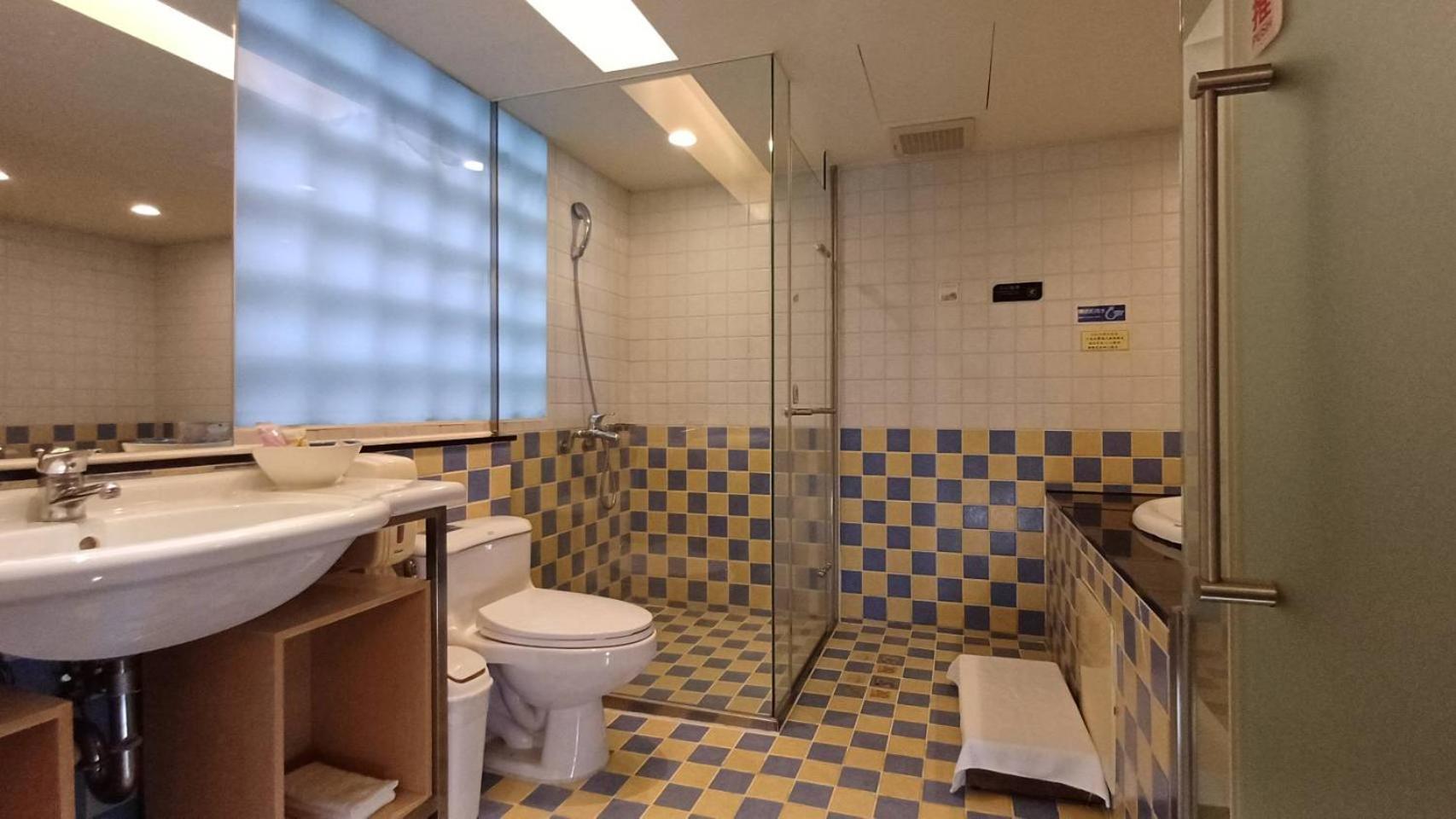 Blue Ocean Hotel Кийлунг Екстериор снимка