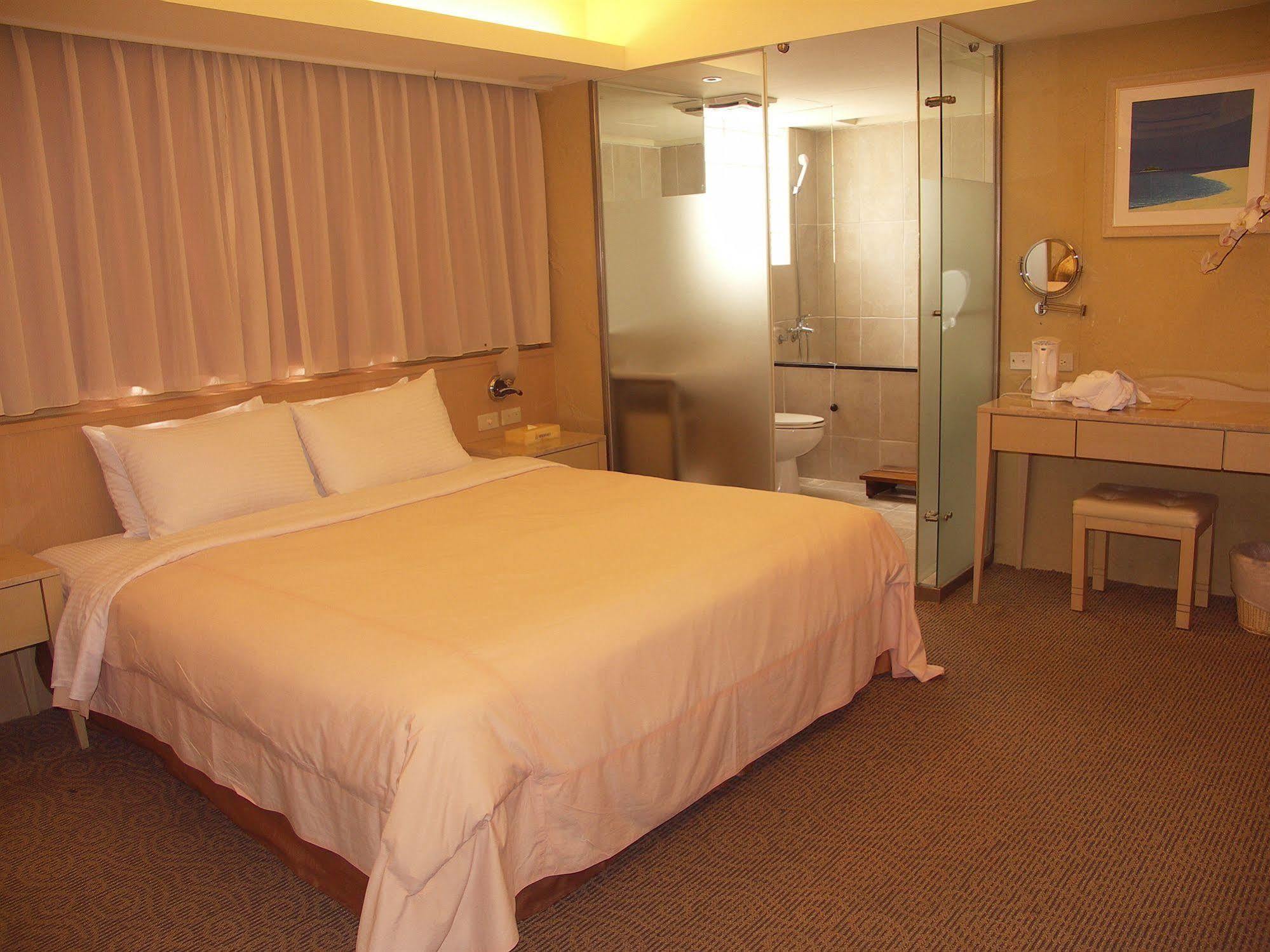Blue Ocean Hotel Кийлунг Екстериор снимка